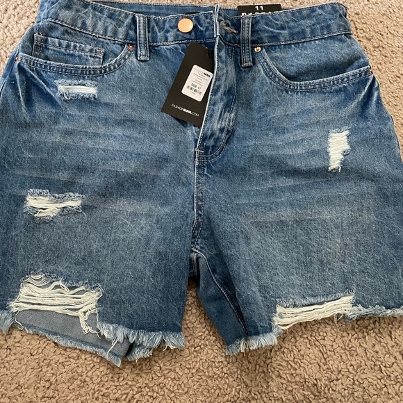 Fashion nova band new Mixer distress denim shorts Size 11 - Picture 3 of 3